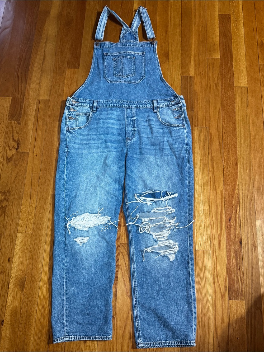 American Eagle Outfitters Light Blue Distressed Denim Overalls